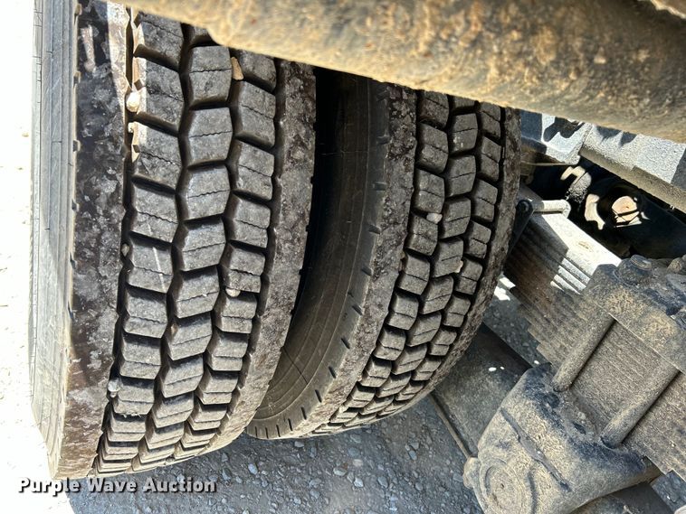 image for item EK4862 2005 Sterling  L9500 roll-off container truck