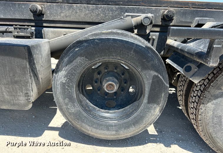 image for item EK4862 2005 Sterling  L9500 roll-off container truck