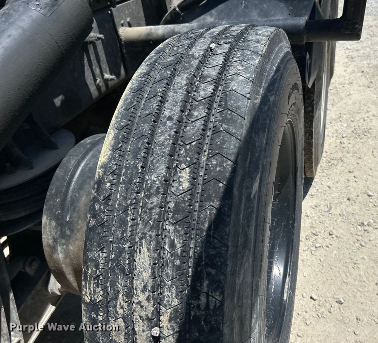 image for item EK4862 2005 Sterling  L9500 roll-off container truck