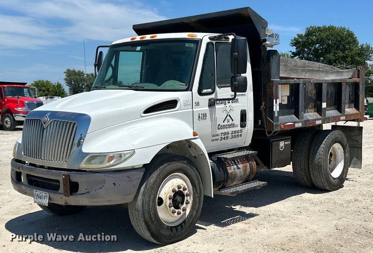 image for item EK4863 2006 International  4200 dump truck