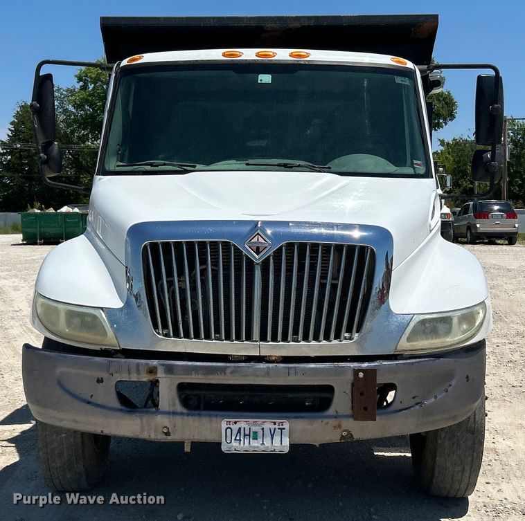 image for item EK4863 2006 International  4200 dump truck