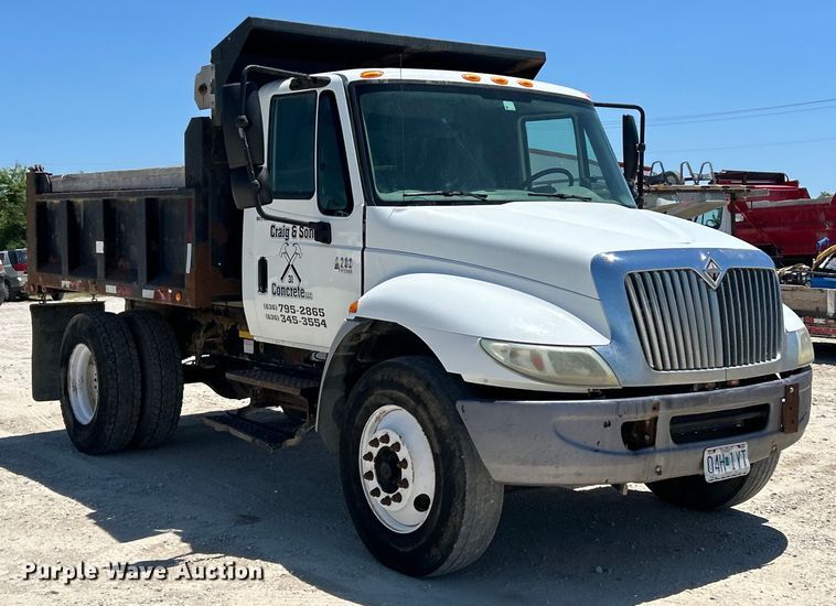 image for item EK4863 2006 International  4200 dump truck