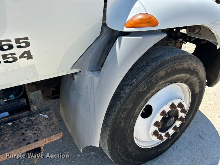 image for item EK4863 2006 International  4200 dump truck