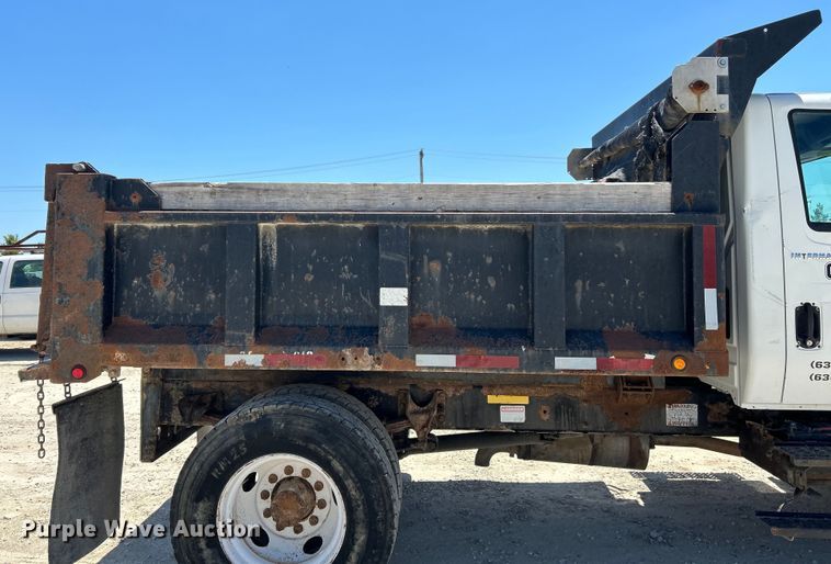 image for item EK4863 2006 International  4200 dump truck