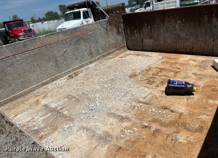 image for item EK4863 2006 International  4200 dump truck