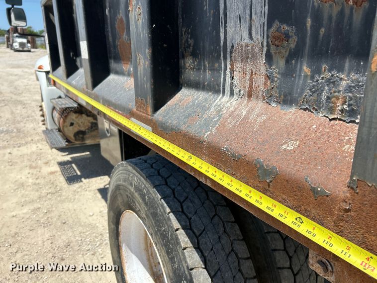 image for item EK4863 2006 International  4200 dump truck