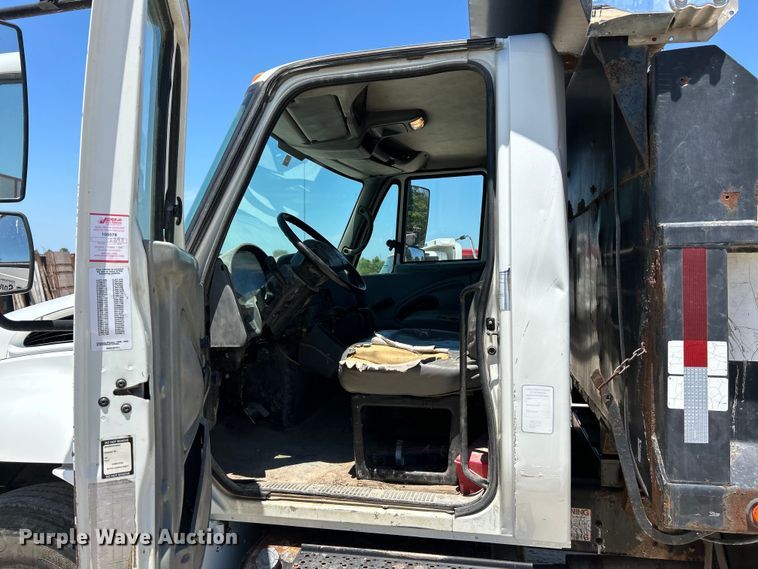 image for item EK4863 2006 International  4200 dump truck