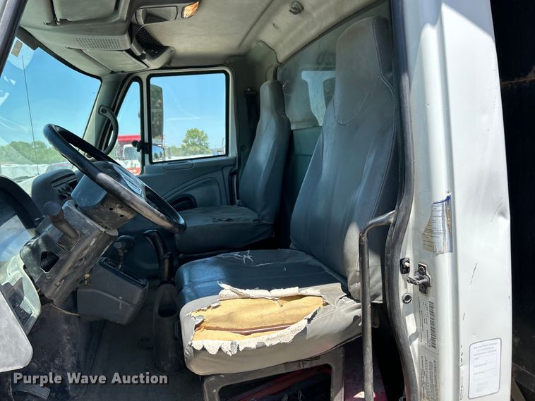 image for item EK4863 2006 International  4200 dump truck