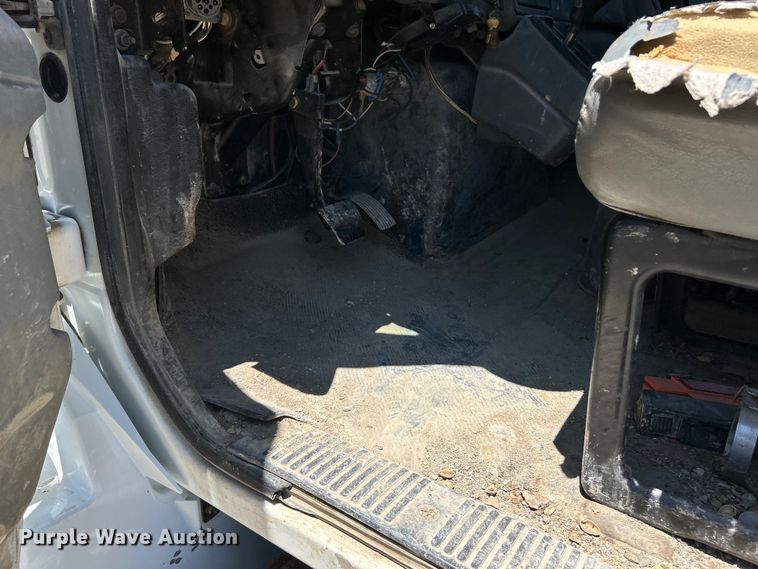 image for item EK4863 2006 International  4200 dump truck