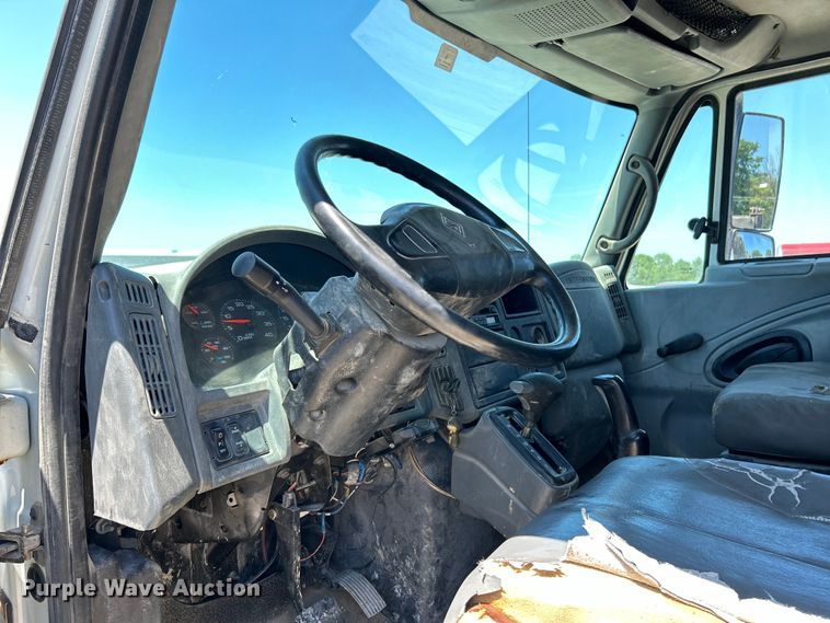 image for item EK4863 2006 International  4200 dump truck