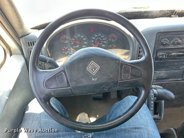 image for item EK4863 2006 International  4200 dump truck