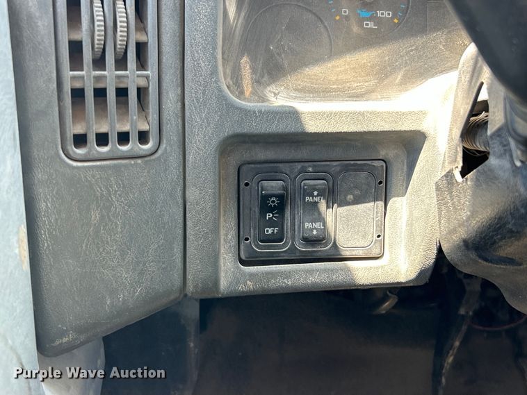 image for item EK4863 2006 International  4200 dump truck