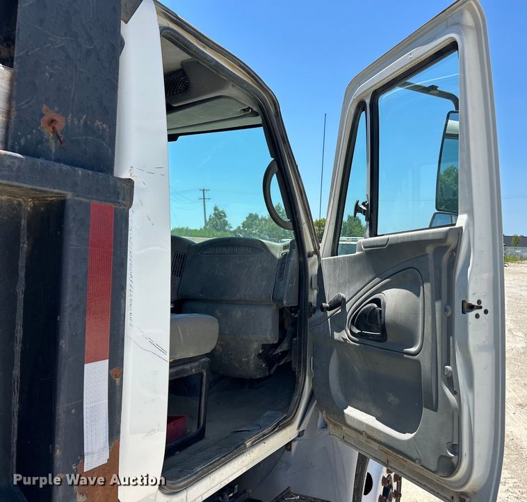 image for item EK4863 2006 International  4200 dump truck