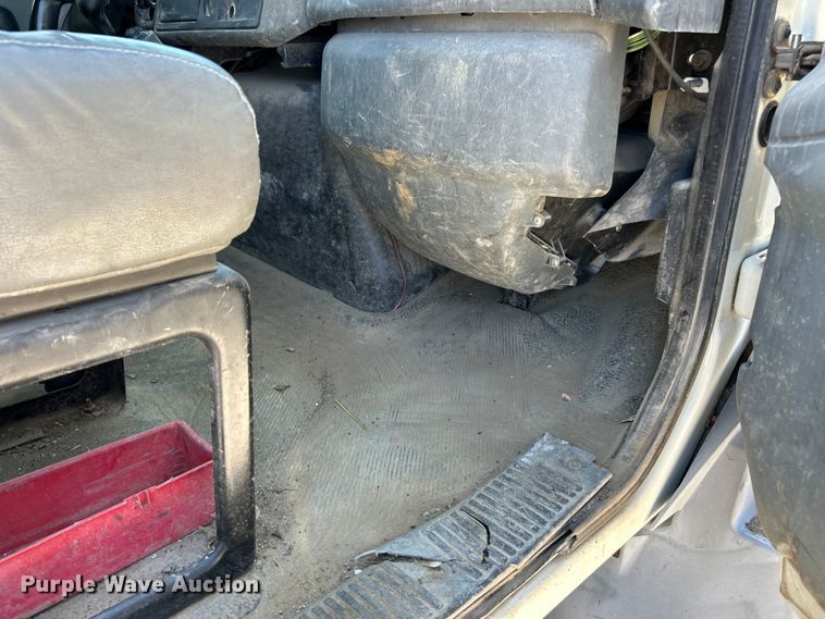 image for item EK4863 2006 International  4200 dump truck