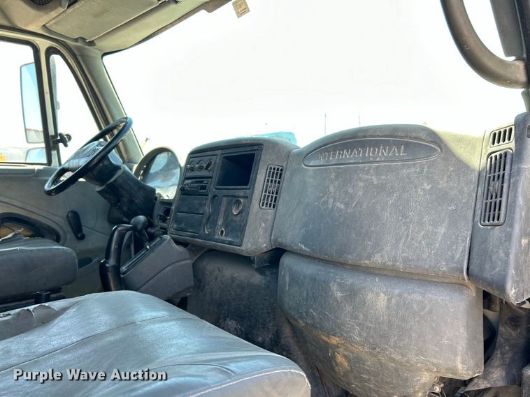 image for item EK4863 2006 International  4200 dump truck