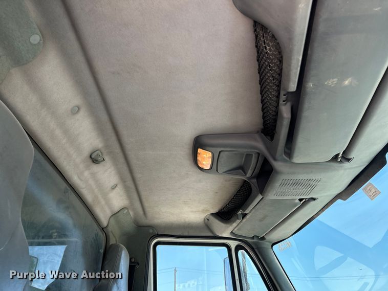 image for item EK4863 2006 International  4200 dump truck