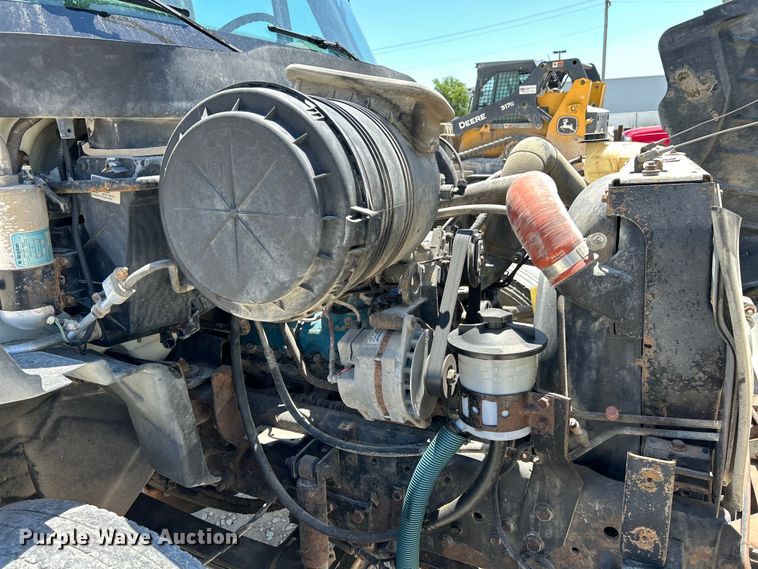 image for item EK4863 2006 International  4200 dump truck