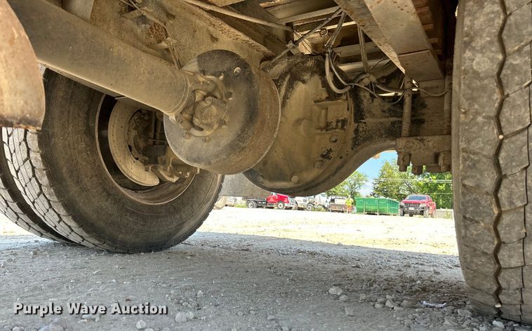 image for item EK4863 2006 International  4200 dump truck