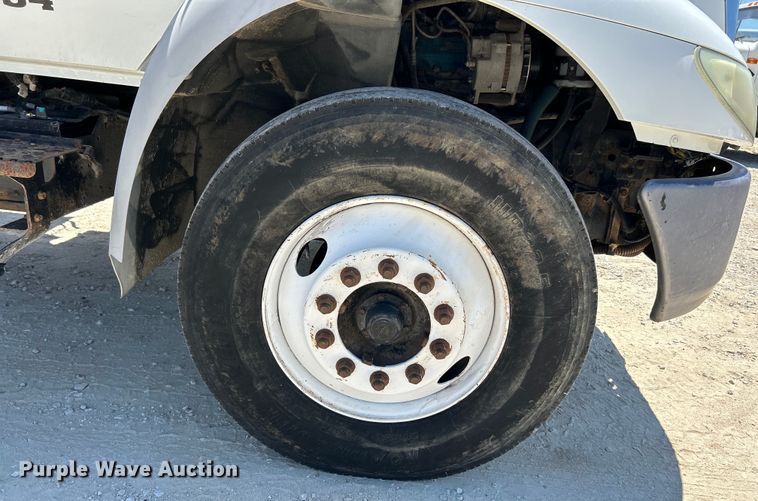 image for item EK4863 2006 International  4200 dump truck