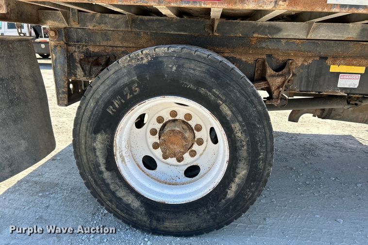 image for item EK4863 2006 International  4200 dump truck