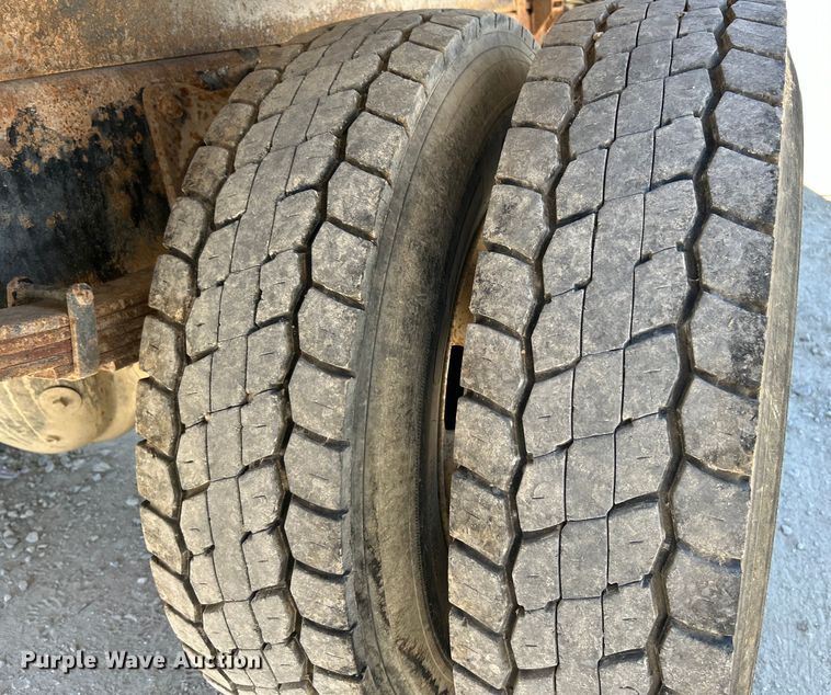 image for item EK4863 2006 International  4200 dump truck