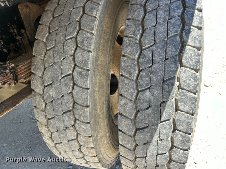 image for item EK4863 2006 International  4200 dump truck