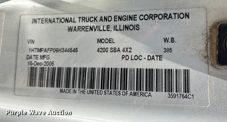 image for item EK4863 2006 International  4200 dump truck