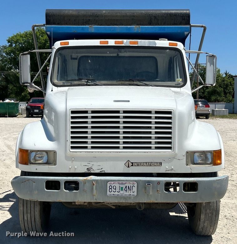 image for item EK4864 2001 International  4700 dump truck
