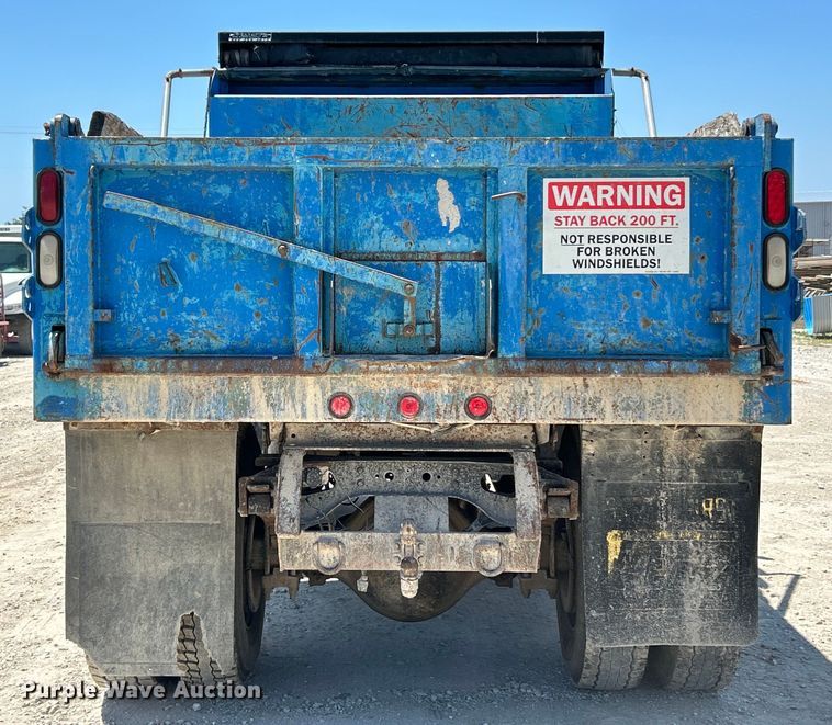 image for item EK4864 2001 International  4700 dump truck