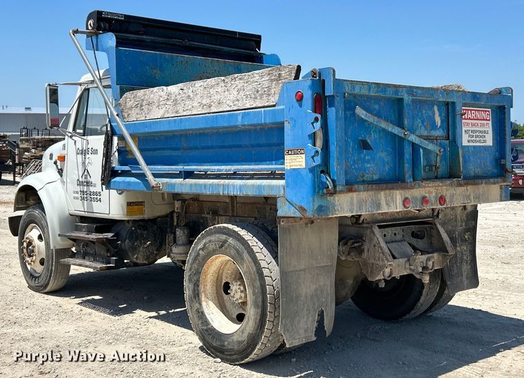 image for item EK4864 2001 International  4700 dump truck
