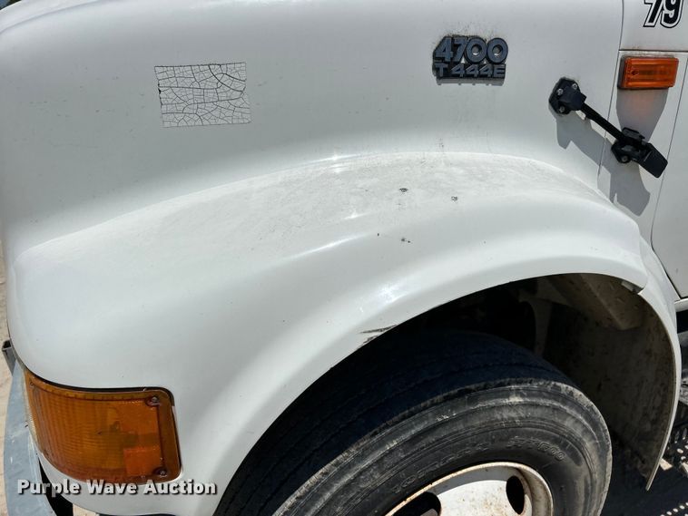 image for item EK4864 2001 International  4700 dump truck