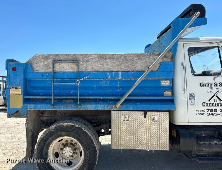 image for item EK4864 2001 International  4700 dump truck