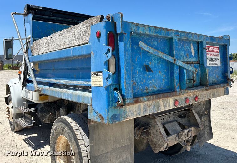 image for item EK4864 2001 International  4700 dump truck