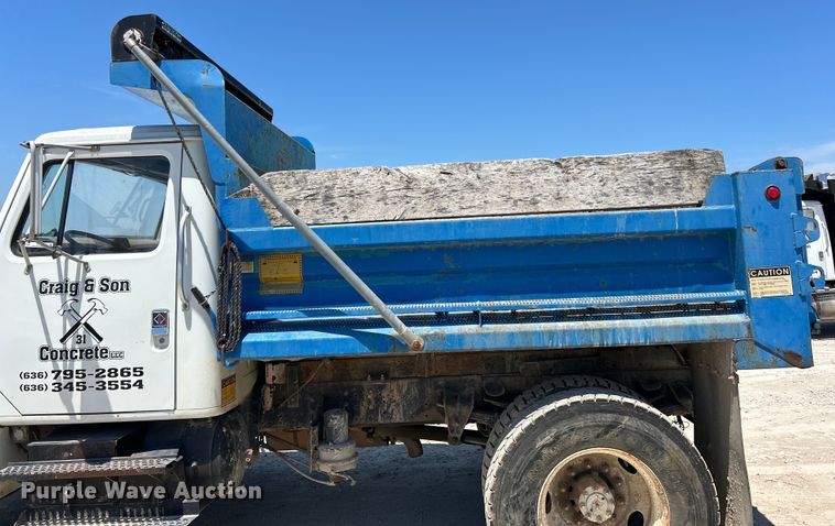 image for item EK4864 2001 International  4700 dump truck