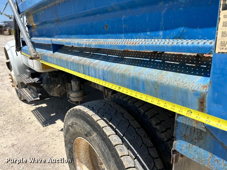 image for item EK4864 2001 International  4700 dump truck