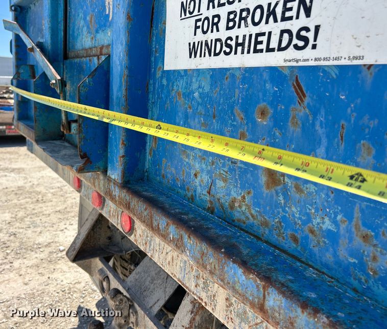 image for item EK4864 2001 International  4700 dump truck