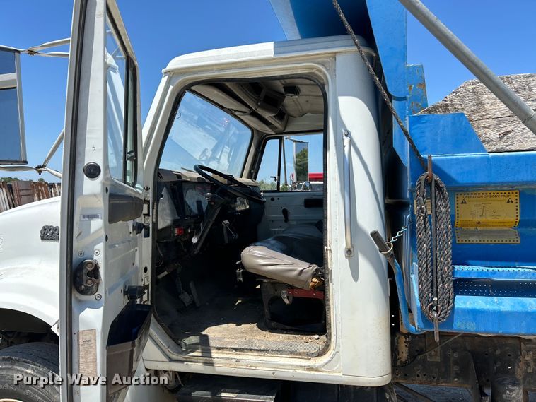 image for item EK4864 2001 International  4700 dump truck