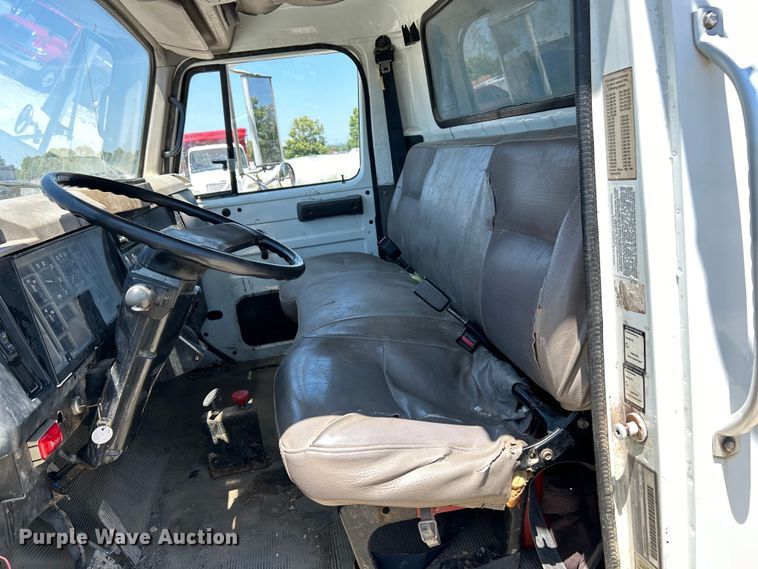 image for item EK4864 2001 International  4700 dump truck