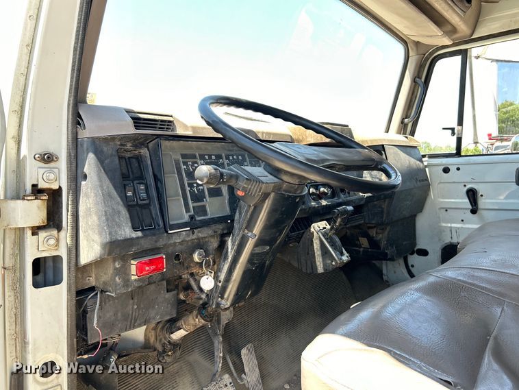 image for item EK4864 2001 International  4700 dump truck