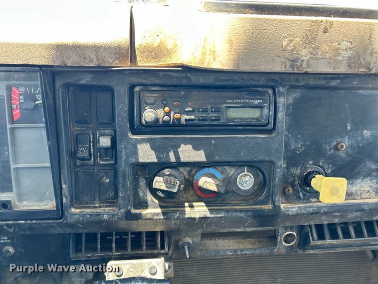 image for item EK4864 2001 International  4700 dump truck