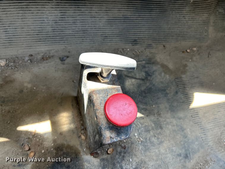 image for item EK4864 2001 International  4700 dump truck