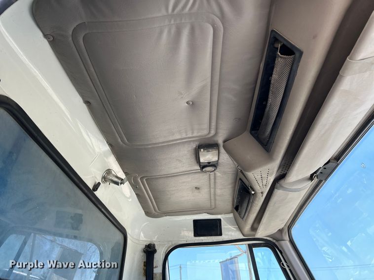 image for item EK4864 2001 International  4700 dump truck