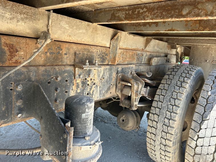 image for item EK4864 2001 International  4700 dump truck