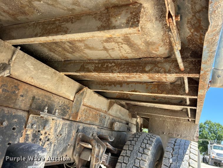 image for item EK4864 2001 International  4700 dump truck