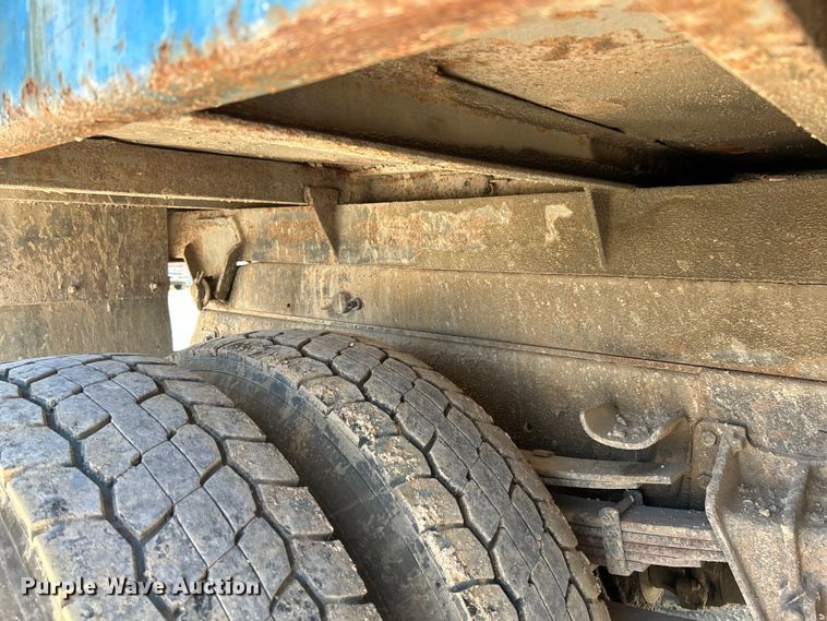 image for item EK4864 2001 International  4700 dump truck