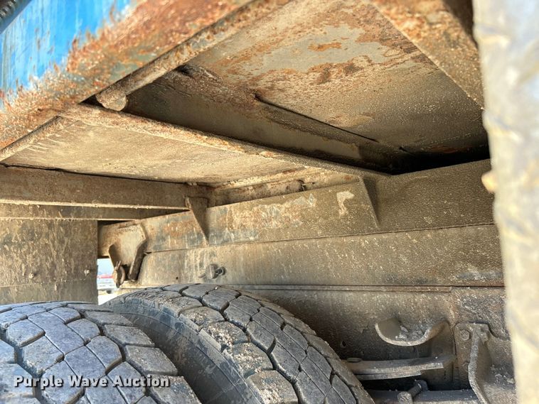 image for item EK4864 2001 International  4700 dump truck