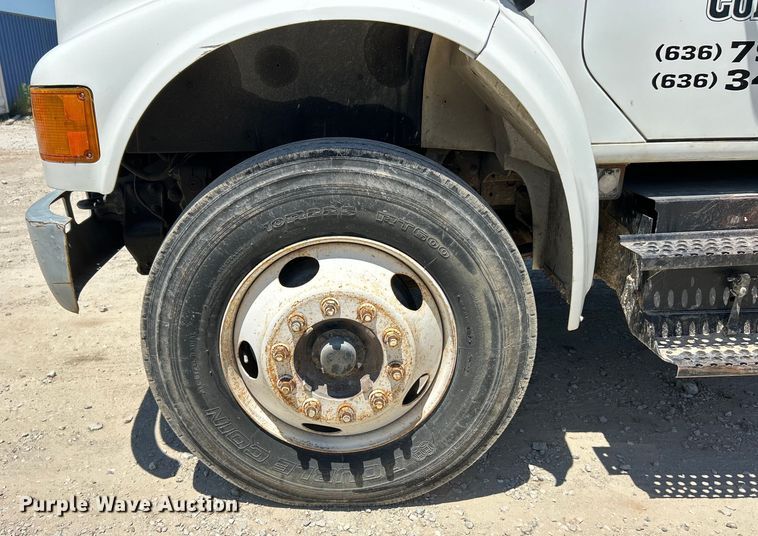 image for item EK4864 2001 International  4700 dump truck