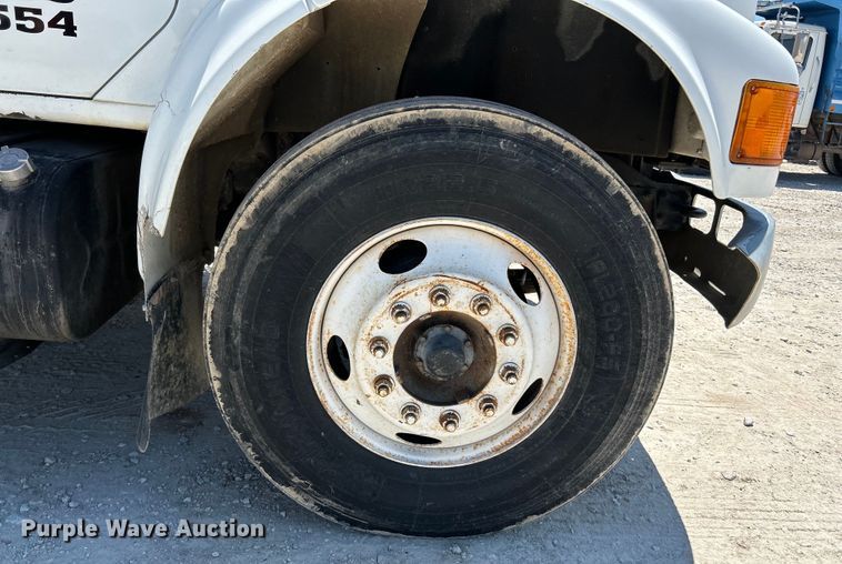 image for item EK4864 2001 International  4700 dump truck