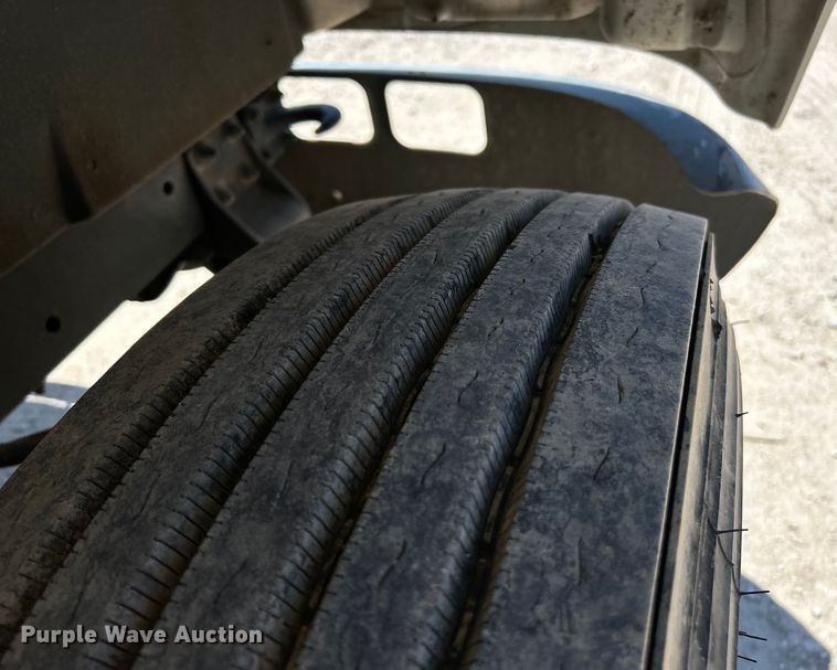 image for item EK4864 2001 International  4700 dump truck