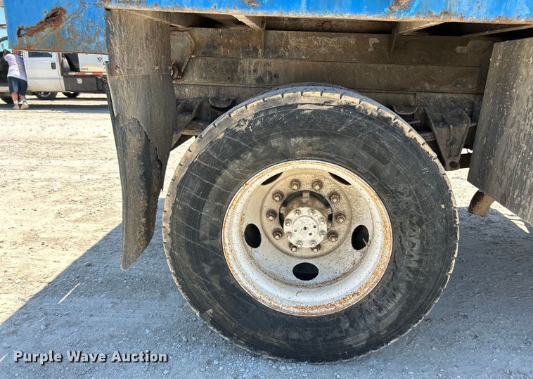 image for item EK4864 2001 International  4700 dump truck